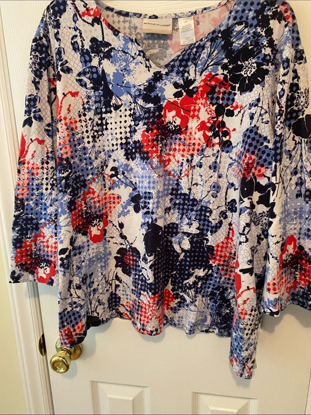 Alfred Dunner Multicolor Red, Blue & Black Floral Long-Sleeve V-Neck Top